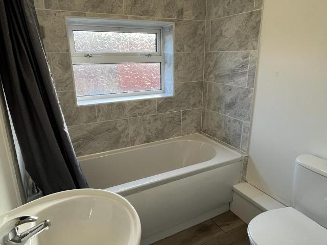 Queens Road, Doncaster, DN6 2 bed house to rent £700 pcm £162 pw