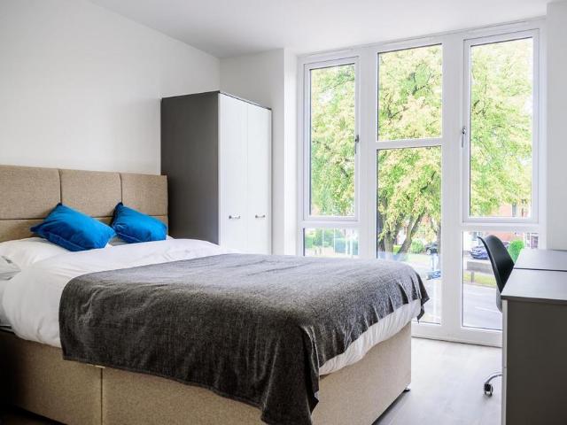Queens Road East, Beeston NG9 9 bed flat to rent £600 pcm £138 pw
