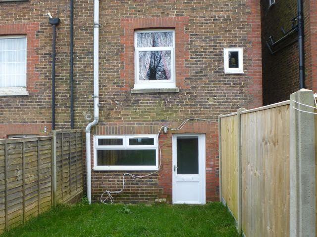 Queens Road, East Grinstead RH19, 1 bed flat to rent, £900 pcm | PrimeLocation