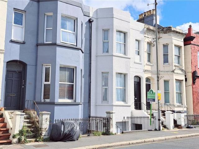 Queens Road, East Sussex TN34 1 bed flat to rent £850 pcm £196 pw