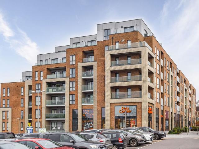 Queens Road, Elizabeth Place RH19, 2 bed flat to rent, £1,650 pcm | PrimeLocation