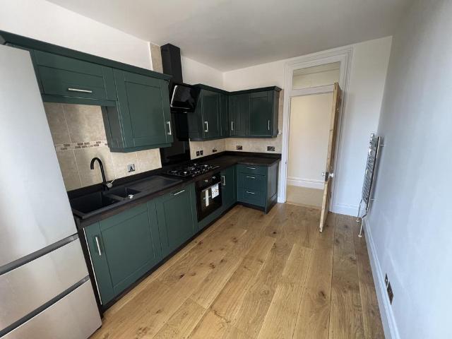 Queens Road, Felixstowe IP11 2 bed apartment to rent £1,300 pcm £300 pw