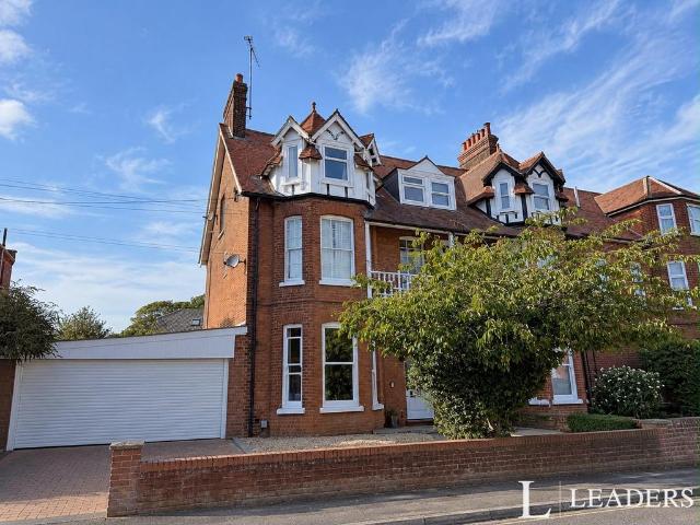 Queens Road, Felixstowe, IP11 2 bed flat to rent £1,000 pcm £231 pw