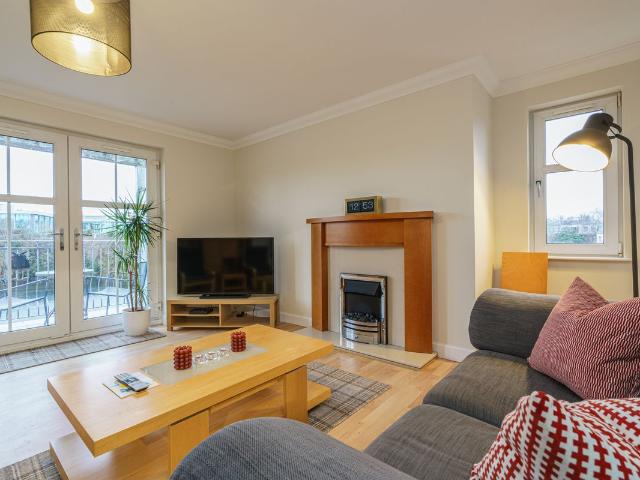 Queens Road Flat H, Aberdeen AB15, 2 bed flat to rent, £1,200 pcm | PrimeLocation