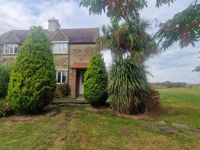 Queens Road, Hannington, SN6 2 bed semi detached house to rent £1,200 pcm £277 pw
