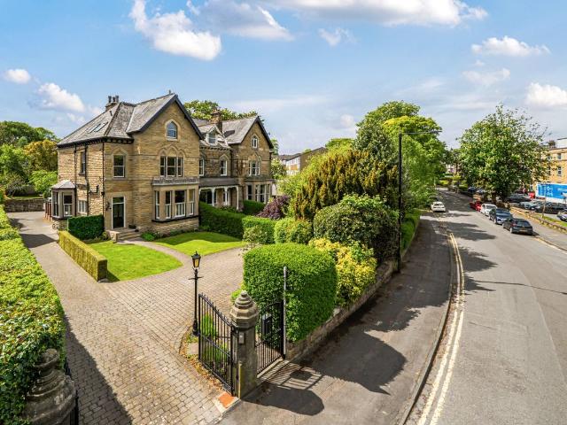 Queens Road, Harrogate, North Yorkshire HG2, 5 bed detached house to rent, £3,950 pcm | PrimeLocation