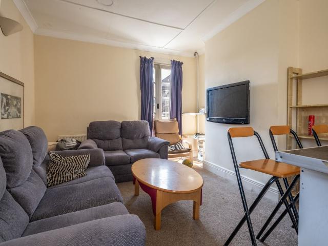 Queens Road, Jesmond, Newcastle Upon Tyne NE2, 5 bed maisonette to rent, £2,925 pcm | PrimeLocation