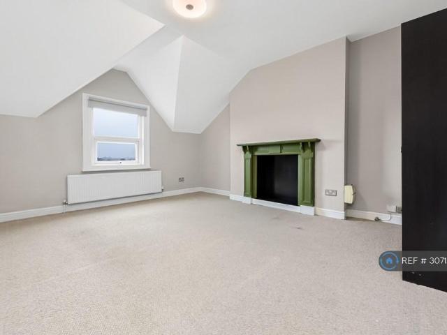 Queens Road, Kingston Upon Thames, KT2 1 bed flat to rent £1,650 pcm £381 pw