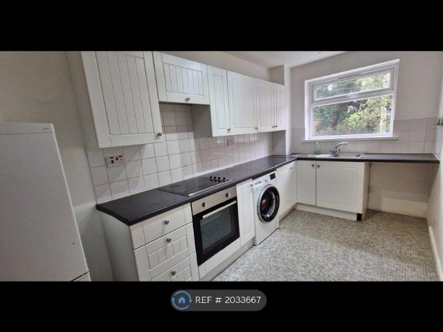 Queens Road, Kingston Upon Thames KT2, 2 bed flat to rent, £1,750 pcm | PrimeLocation