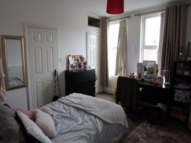 Queens Road, Leeds 5 bed house to rent £3,250 pcm £750 pw
