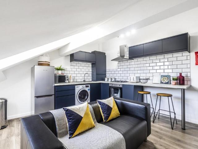 Queens Road, Leeds LS6 2 bed flat to rent £1,430 pcm £330 pw