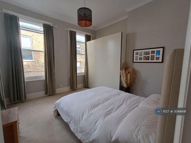 Queens Road, London, E11 2 bed flat to rent £2,200 pcm £508 pw