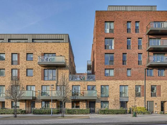 Queens Road, London SE15 2 bed maisonette to rent £3,000 pcm £692 pw