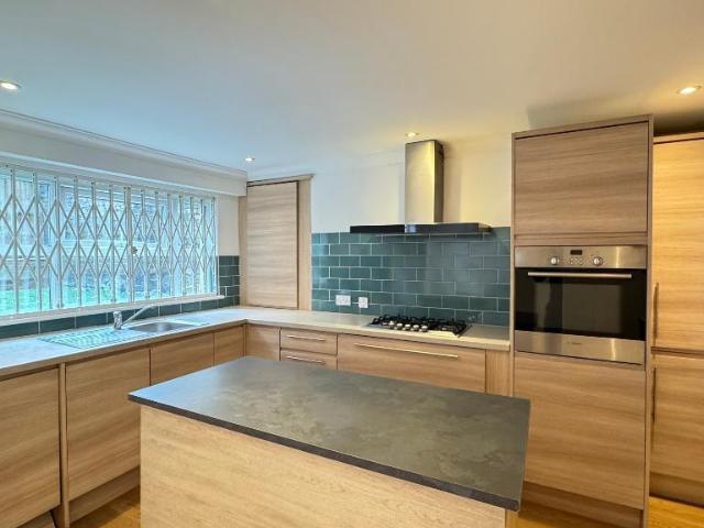 Queens Road, London, SE15 2QW 2 bed flat to rent £2,149 pcm £496 pw