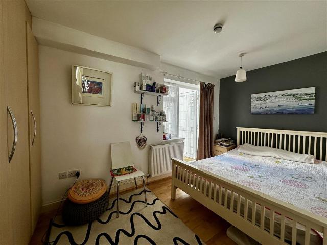 Queens Road, London SW19, 2 bed flat to rent, £2,000 pcm | PrimeLocation