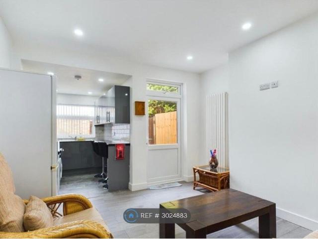 Queens Road, Nottingham NG9, 4 bed terraced house to rent, £1,800 pcm | PrimeLocation