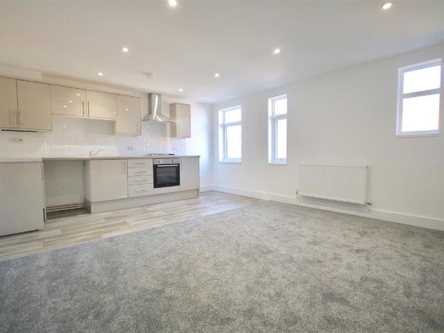 Queens Road, Portsmouth PO2, 2 bed flat to rent, £1,300 pcm | PrimeLocation