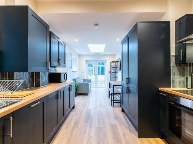 Queens Road, PO2 1 bed house to rent £740 pcm £171 pw