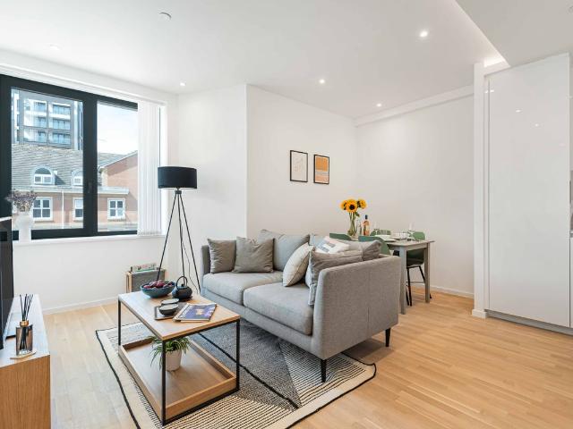 Queens Road, Reading RG1, 1 bed flat to rent, £1,755 pcm | PrimeLocation