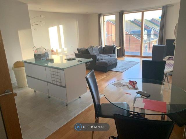 Queens Road, Reading RG1, 2 bed flat to rent, £1,900 pcm | PrimeLocation