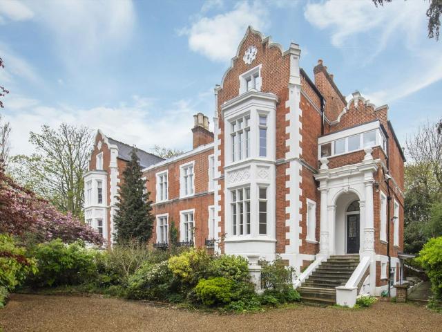 Queens Road, Richmond TW10, 3 bed flat to rent, £5,950 pcm | PrimeLocation