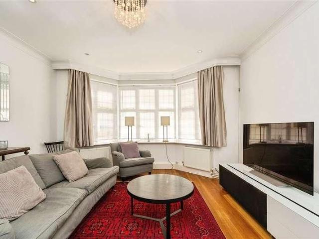 Queens Road, Richmond, TW10