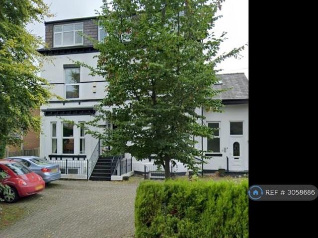 Queens Road, Sale, M33 2 bed flat to rent £1,350 pcm £312 pw