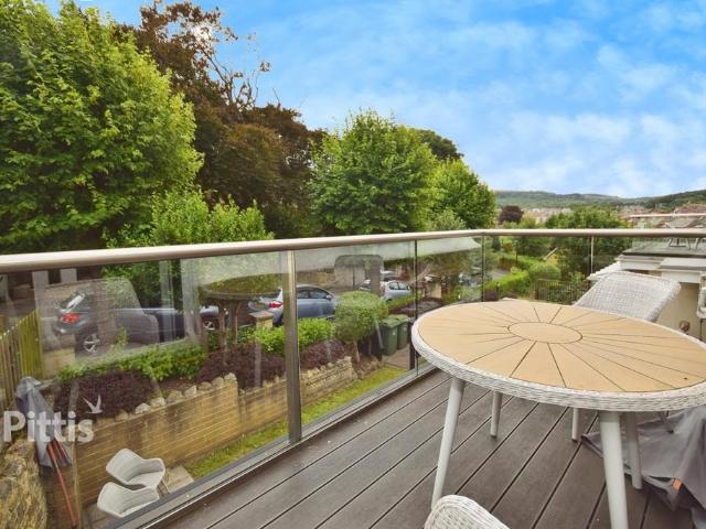 Queens Road Shanklin PO37 2 bed apartment to rent £1,000 pcm £231 pw