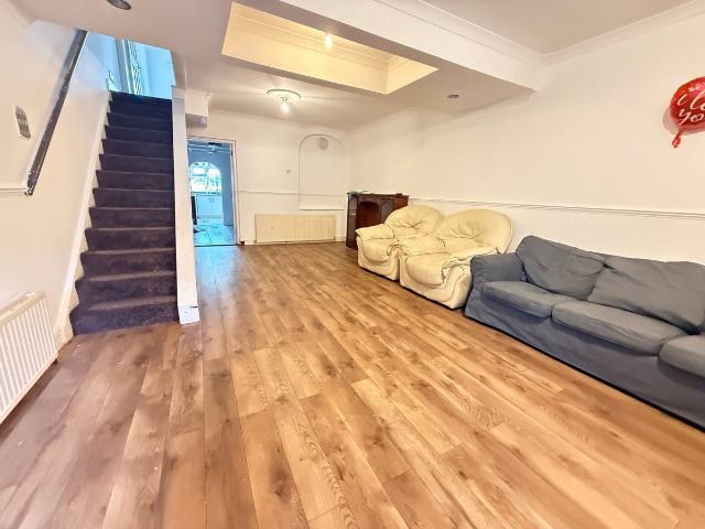 Queens Road, Southall UB2, 3 bed end terrace house to rent, £2,300 pcm | PrimeLocation