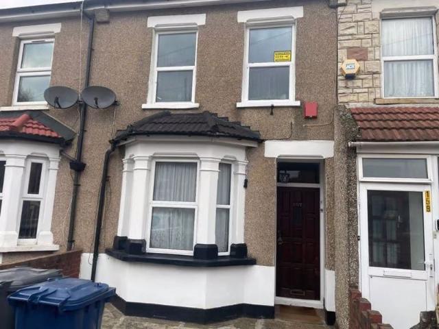 Queens Road, Southall UB2, 5 bed property to rent, £2,995 pcm | PrimeLocation