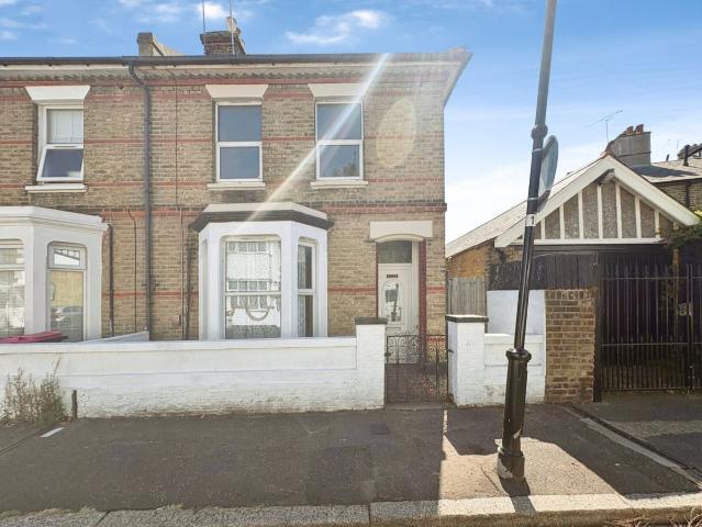 Queens Road, Southend On Sea SS1, 4 bed end terrace house to rent, £1,800 pcm | PrimeLocation