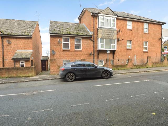 Queens Road, Slough, Berkshire, SL1 Studio to rent £950 pcm £219 pw