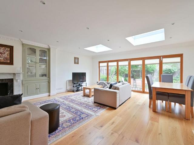 Queens Road, SM4, Morden, SM4 4 bed semi detached house to rent £3,995 pcm £922 pw