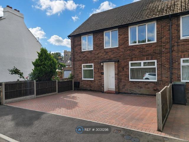 Queens Road, Snodland ME6, 2 bed maisonette to rent, £1,400 pcm | PrimeLocation