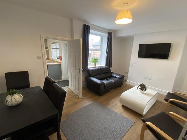Queens Rd, Beeston, NG9 2BT 4 bed terraced house to rent £2,080 pcm £480 pw