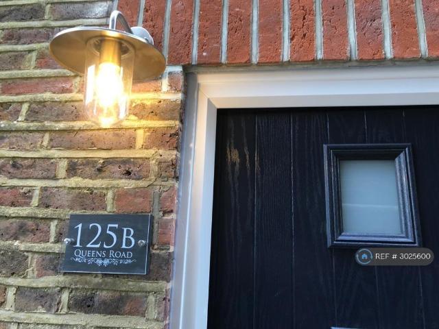 Queens Rd, East Grinstead, RH19 2 bed flat to rent £1,550 pcm £358 pw