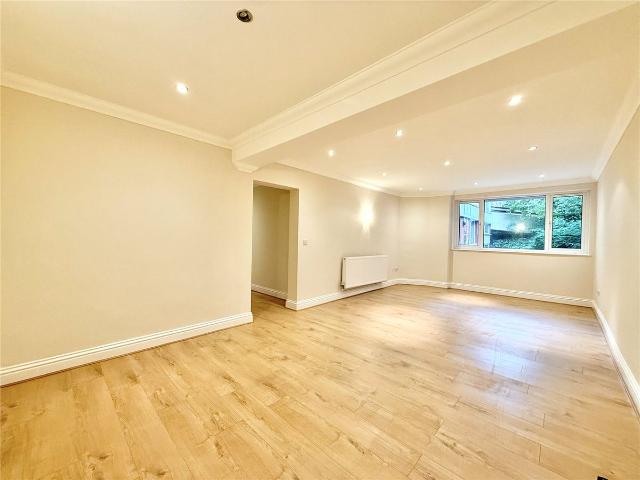 Queens Walk, Ealing, London W5, 3 bed flat to rent, £2,800 pcm | PrimeLocation