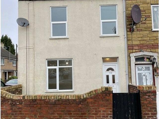 Queens Walk, Peterborough PE2, 2 bed end terrace house to rent, £900 pcm | PrimeLocation