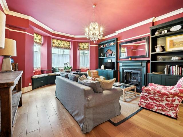 Queensberry Place, South Kensington. 1 bed flat to rent £3,250 pcm £750 pw