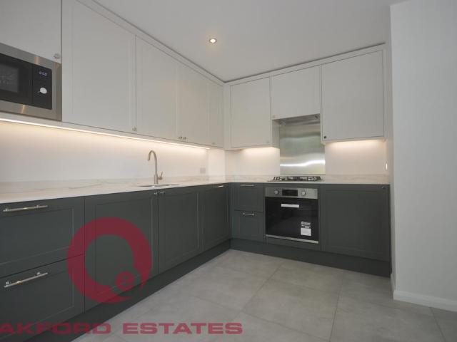 Queensbury Street, Angel, London N1 3 bed flat to rent £3,683 pcm £850 pw
