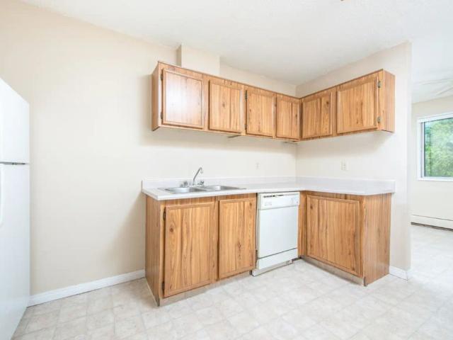 Queensgate Manor — 1 Bedroom + Balcony