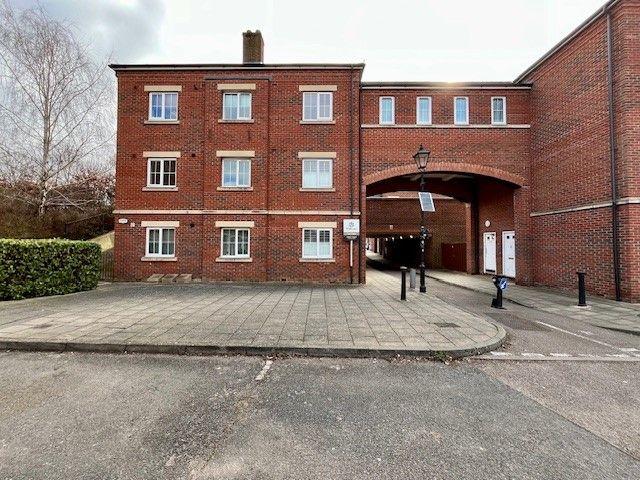 Queensgate, Aylesbury HP19, 1 bed flat to rent, £950 pcm | PrimeLocation