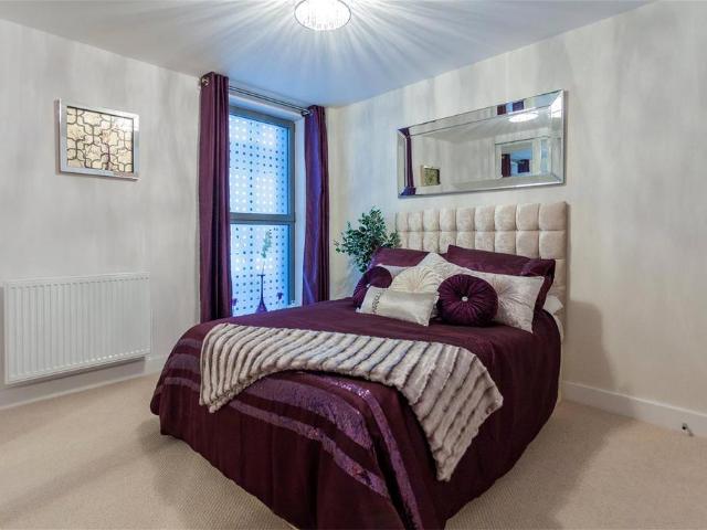 Queensgate, Cromwell Road, Redhill, RH1 1 bed flat to rent £1,350 pcm £312 pw