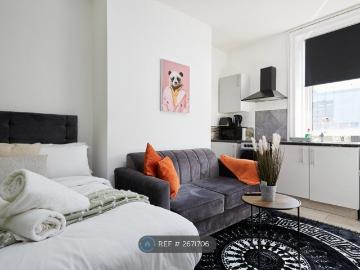 Queensgate, Huddersfield HD1, Studio to rent, £850 pcm | PrimeLocation
