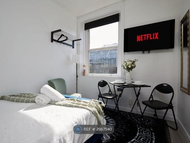 Queensgate, Huddersfield HD1, Studio to rent, £850 pcm | PrimeLocation