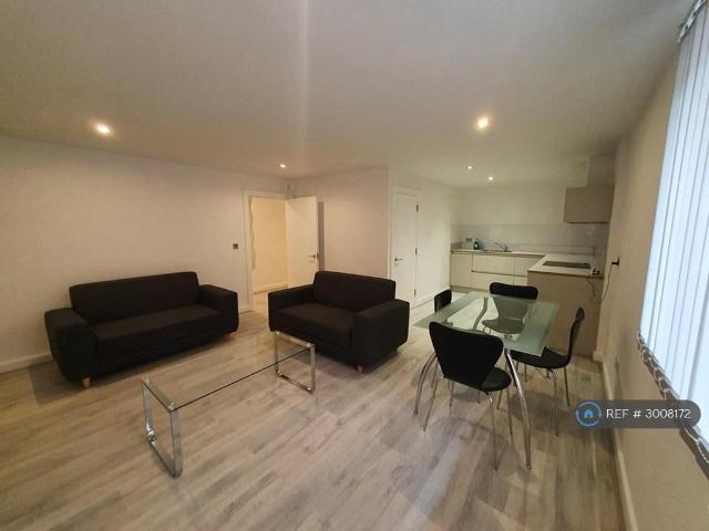 Queensgate House, London, E3 2 bed flat to rent £2,600 pcm £600 pw