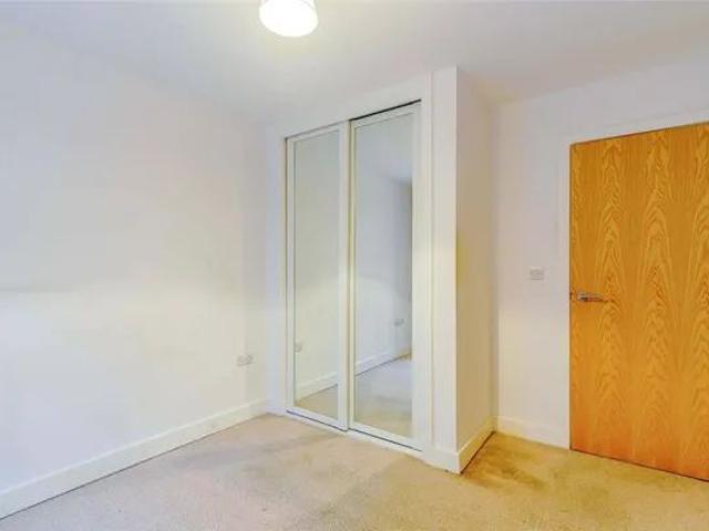 Queensgate, Redhill RH1