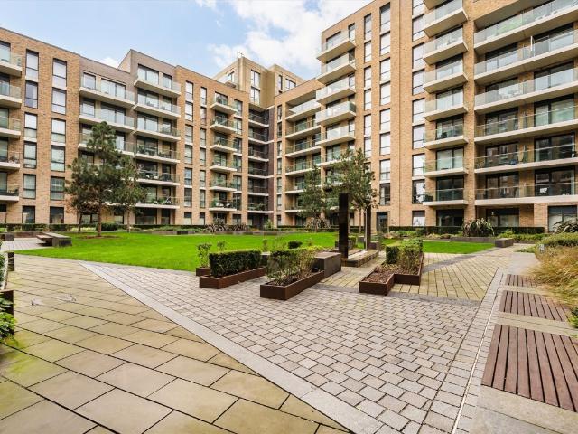 Queenshurst Square, Kingston Upon Thames KT2, 2 bed flat to rent, £2,600 pcm | PrimeLocation