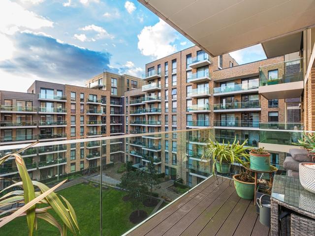 Queenshurst Square, Hamond Court Queenshurst Square KT2, 2 bed flat to rent, £2,850 pcm | PrimeLocation