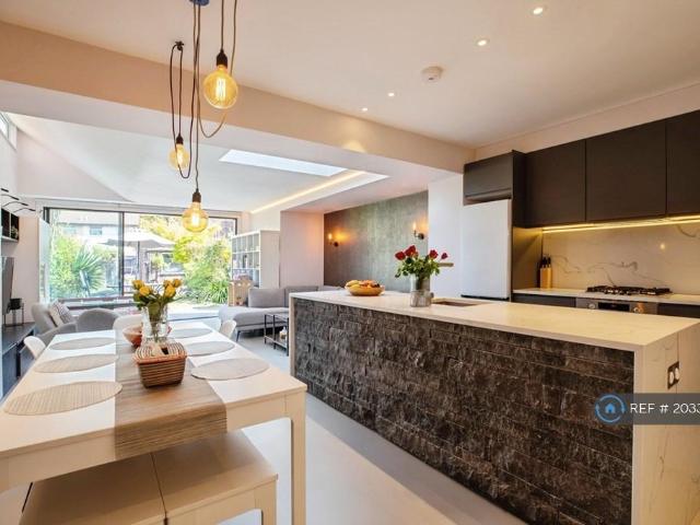 Queensland Avenue, London, SW19 3 bed semi detached house to rent £4,750 pcm £1,096 pw